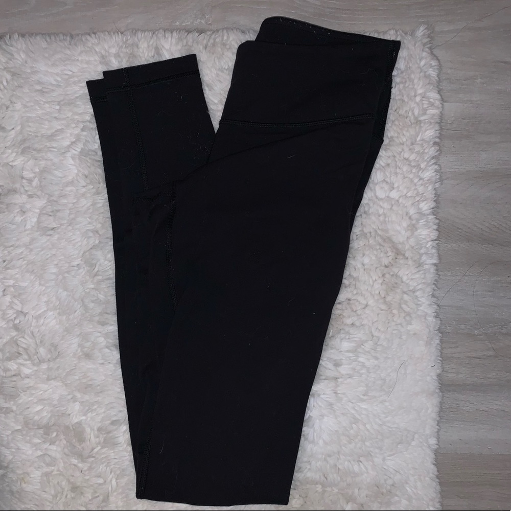 Black lululemon cropped leggings